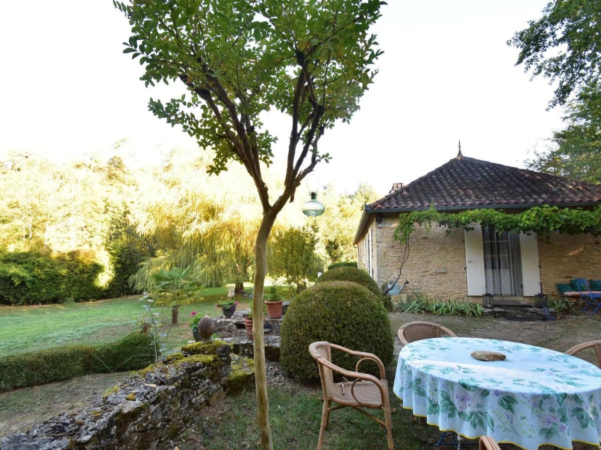 Cosy Holiday Home In Lantheuil With Garden Villefranche-du-Périgord Екстериор снимка
