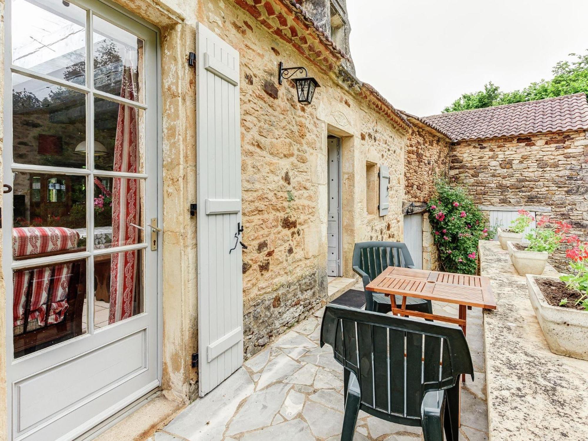 Cosy Holiday Home In Lantheuil With Garden Villefranche-du-Périgord Екстериор снимка