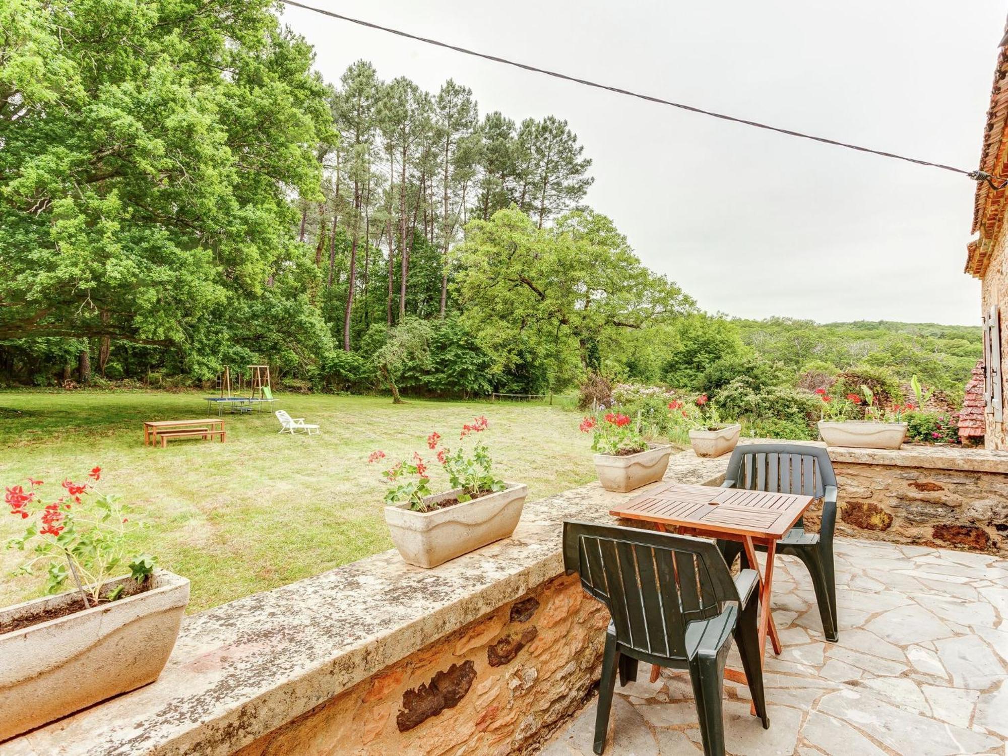 Cosy Holiday Home In Lantheuil With Garden Villefranche-du-Périgord Екстериор снимка