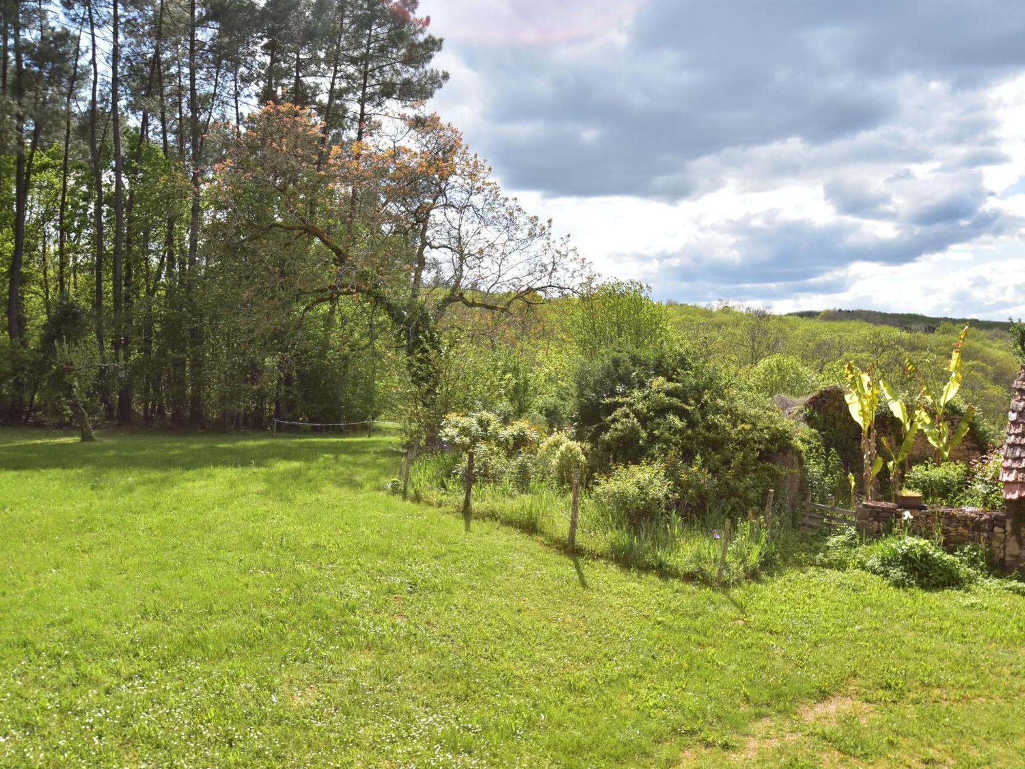 Cosy Holiday Home In Lantheuil With Garden Villefranche-du-Périgord Екстериор снимка